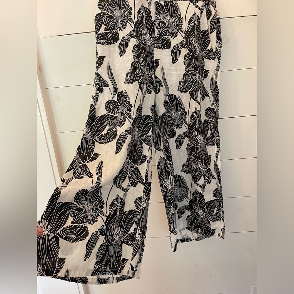 Tahari 100% Linen Tropical Print Pants – Chic & Effortless Style Size Med - Picture 2 of 7